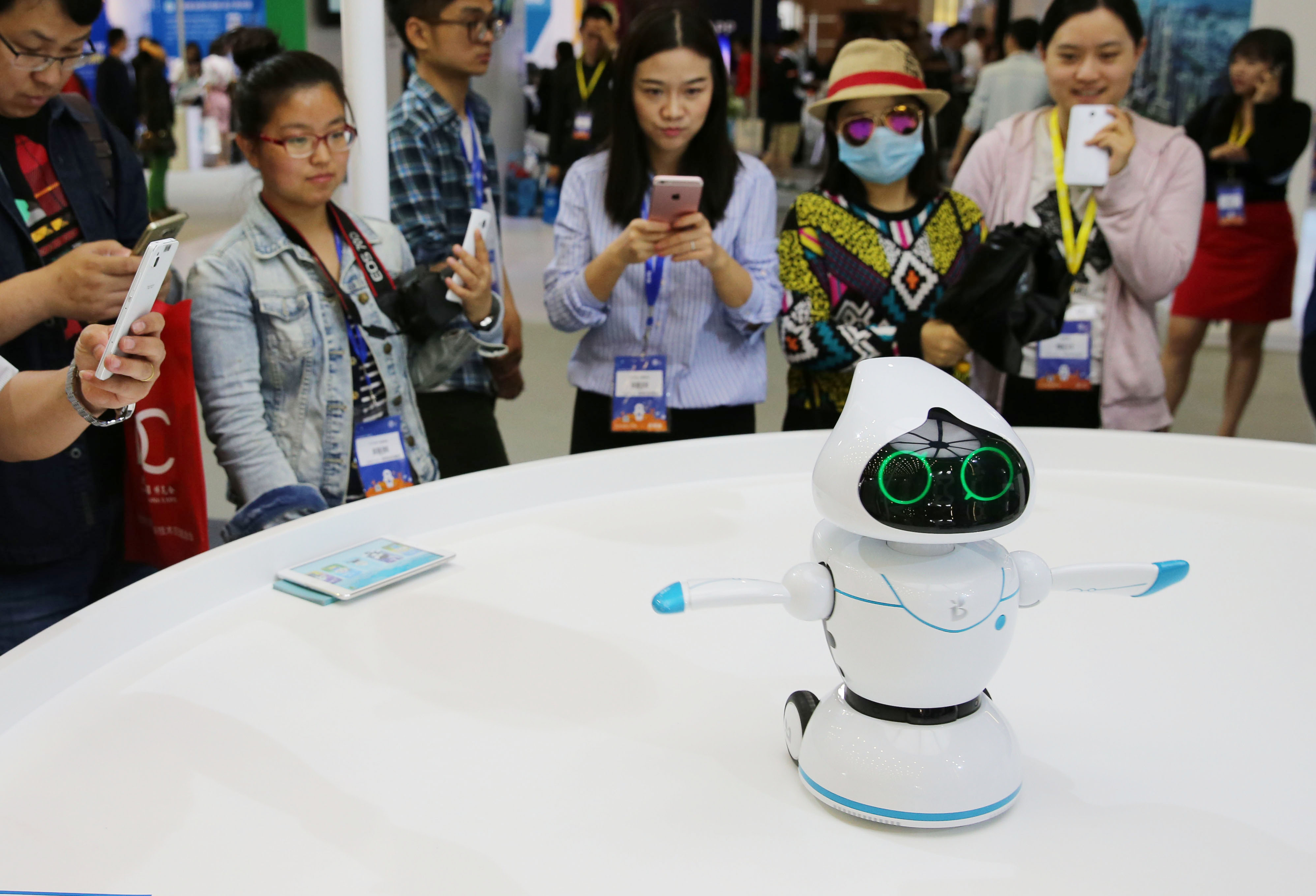 火热的AI和无人汽车行业又迎来新成员入伍